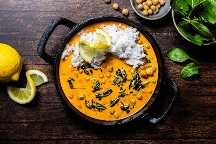 Curry mit Kichererbsen und Spinat